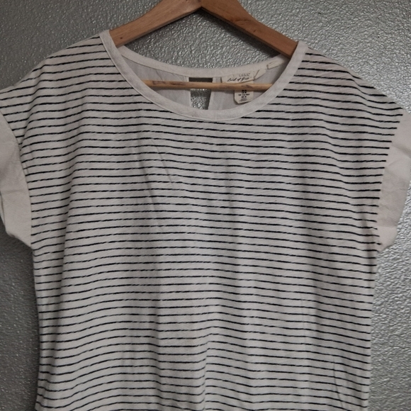 H & M L.O.G.G. Black Striped Hi/Low Top    Size M - Picture 2 of 9